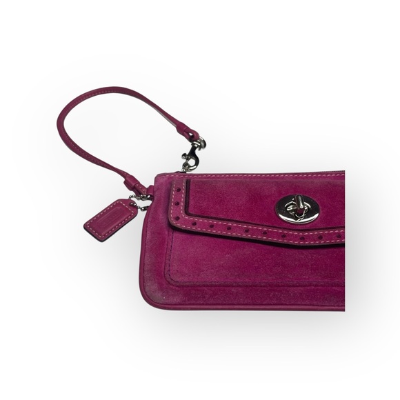 Vintage 90’s: Coach ❃ Suede Turnlock Wristlet Bag ❃ Magenta + Silver Hardware ❃ - Picture 5 of 16
